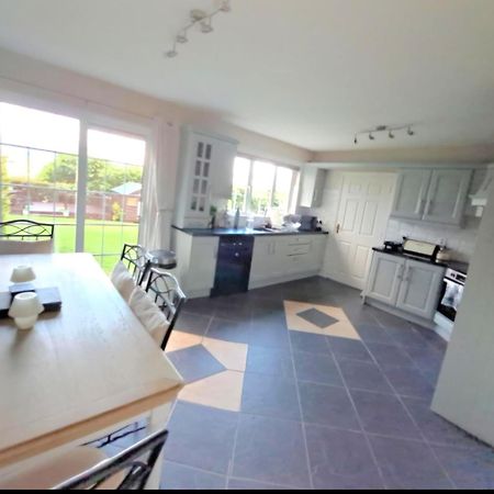 Newry Premium B&B Bagian luar foto
